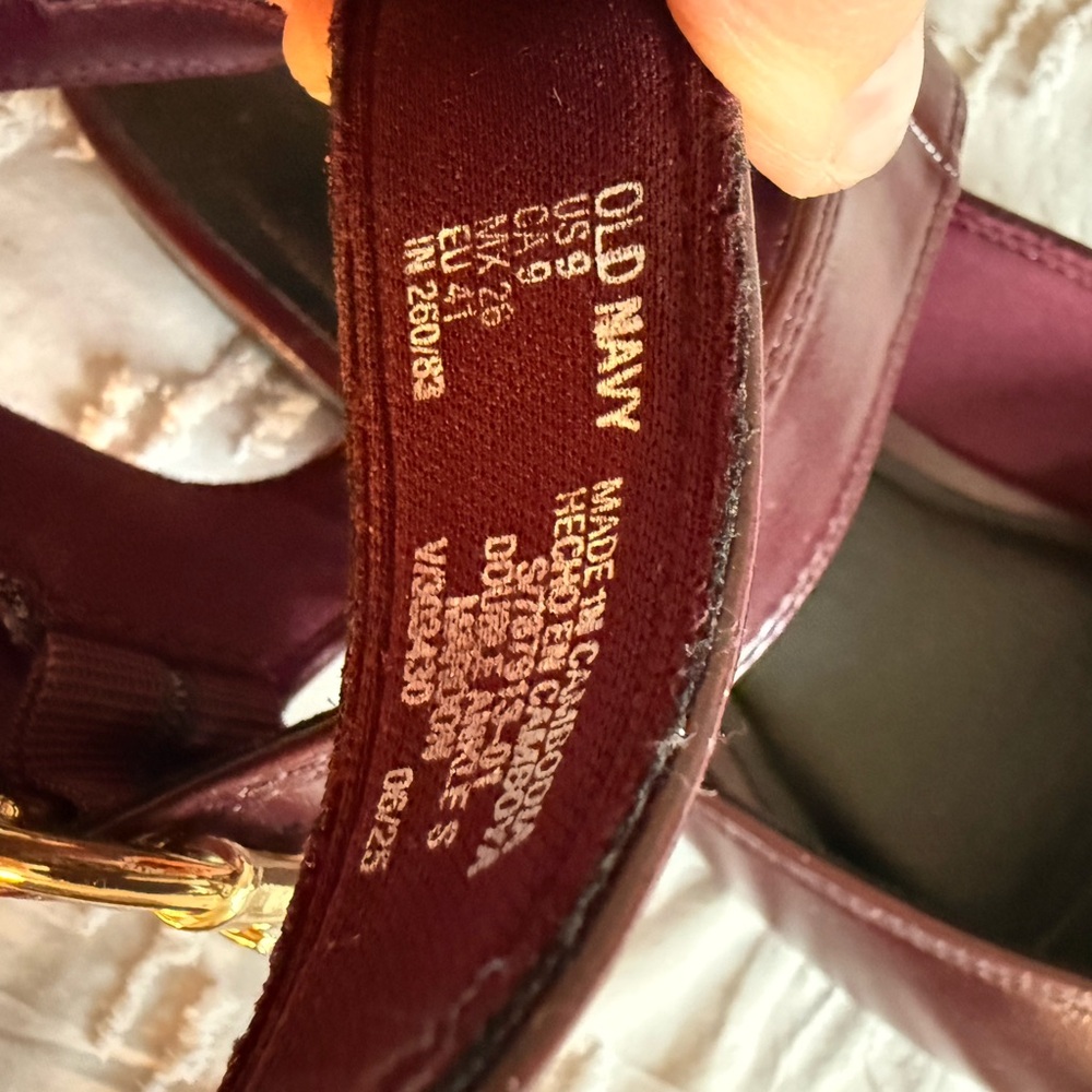 Old Navy strappy ballet flats with gold buckles - Picture 5 of 5